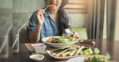 夢見很多人吃飯|夢見很多人吃飯是什麼意思